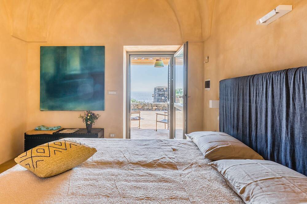 New structure with 3 dammusi, infinity pool and breathtaking sea view in Penna, Trapani Province