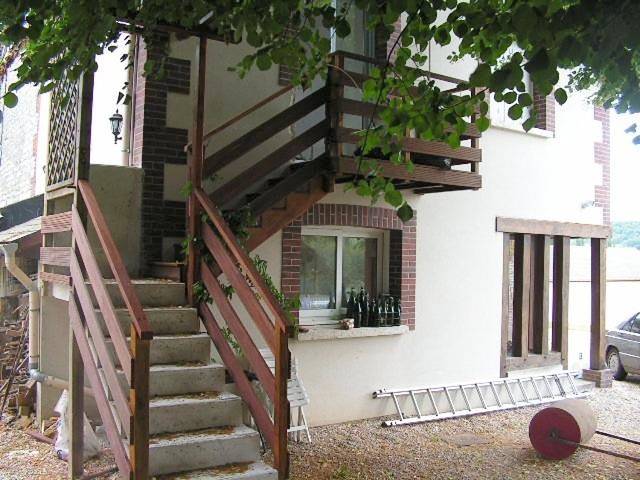 Maison de campagne pour 3 personnes, avec Balcon et Terrasse ainsi que Jardin et Piscine à Sahurs