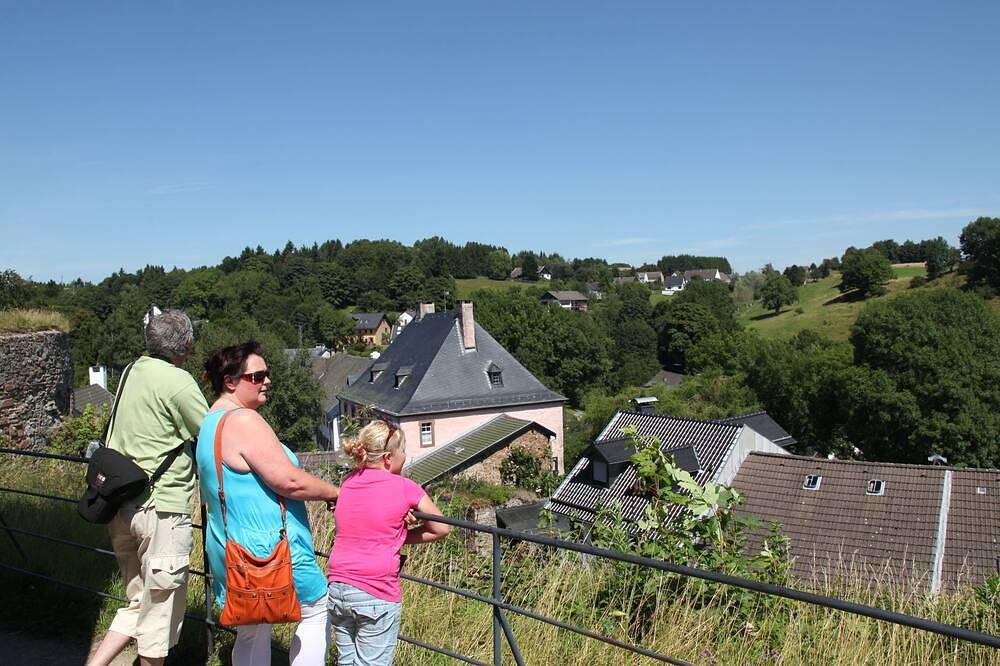 Gelijkvloerse bungalow bij Reservoir in Kronenburg, Dahlem