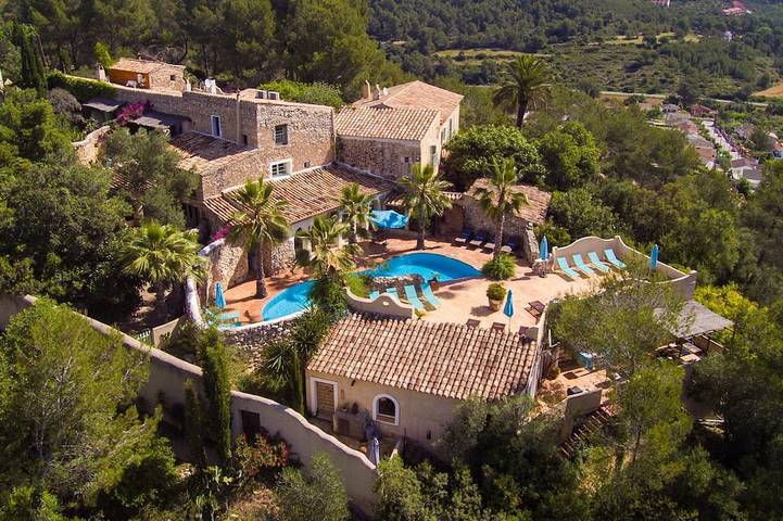 Ferienhaus für 44 Personen, mit Balkon und Whirlpool sowie Garten in Vora-Sitges
