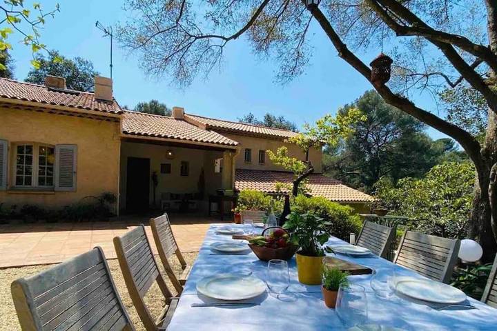 Location de vacances pour 12 personnes, avec Balcon et Terrasse ainsi que Jardin et Vue dans Plage D Aigue Bonne