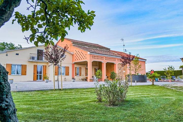 Ferienhaus für 7 Personen, mit Pool und Sauna