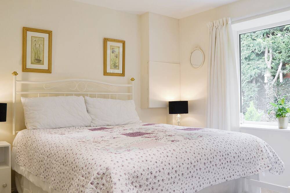 1 bedroom accommodation in Gunville, near Newport in Newport (Isle of Wight), Isle of Wight