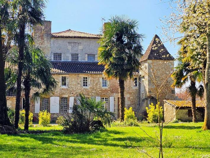Chambre d’hôte pour 2 personnes, avec Balcon et Jacuzzi ainsi que Terrasse et Jardin