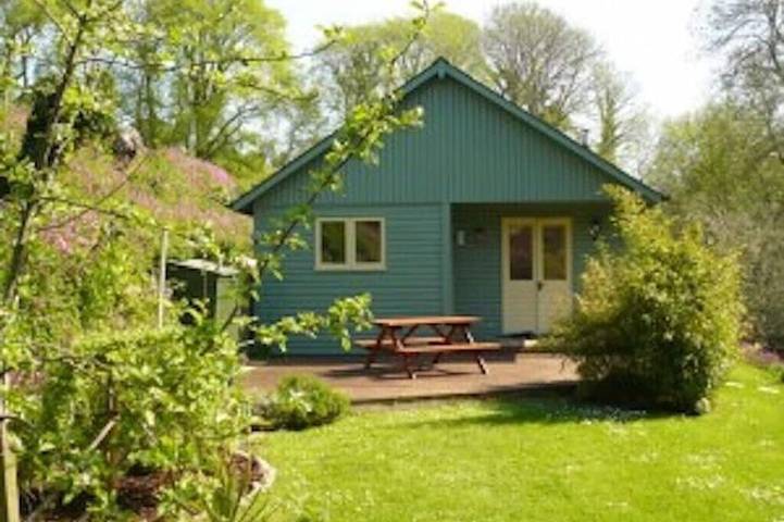 Cottage for 6 people, with garden and terrace, with pets in Thurlestone