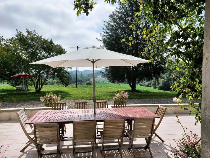 Location de vacances pour 10 personnes, avec jardin et piscine à Bergouey