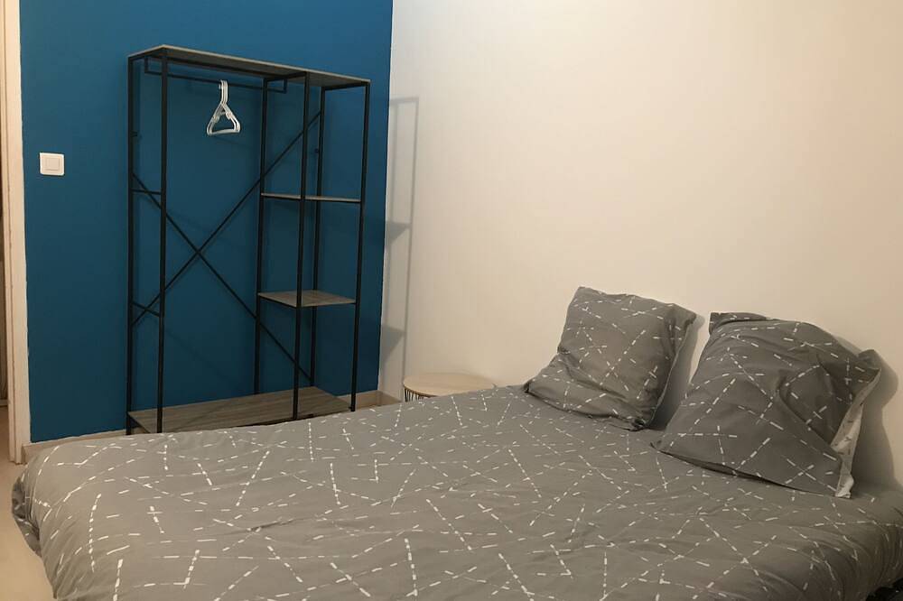 Ferienhaus-Budget-Ensuite mit Bad-Stadtblick in Saint-Sernin-du-Plain, Autun und Umgebung