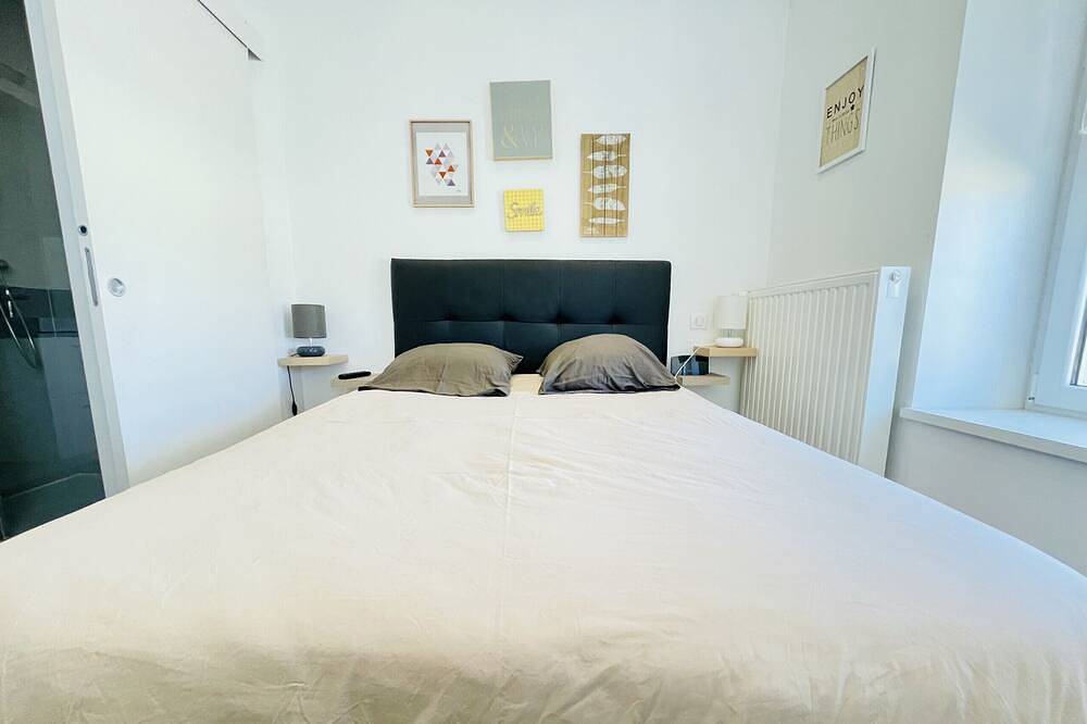 Apartamento entero, Romy Schneider: Encantador piso de un dormitorio en el corazón de la ciudad (aparcamiento y balcón) in Vittel, Neufchâteau