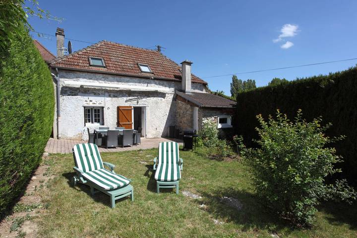 Gîte pour 3 personnes, avec Terrasse et Jardin dans Mareuil En Brie