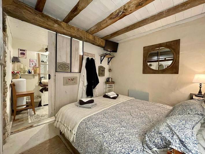 Chambre d’hôte pour 3 personnes, avec Terrasse ainsi que Jardin et Piscine
