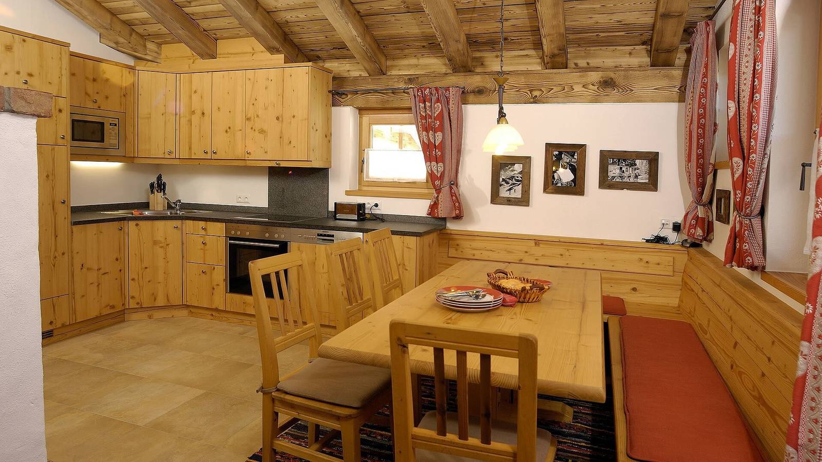 Holiday Home 'Silberleiten' with Mountain View, Private Garden and Wi-Fi in Hochkrimml, Krimml