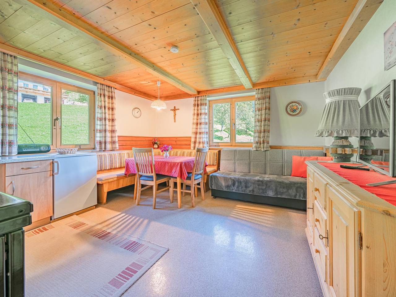 Ganze Wohnung, Sonniges Ferienhaus mit freiem Blick
 in Westendorf, Kitzbüheler Alpen