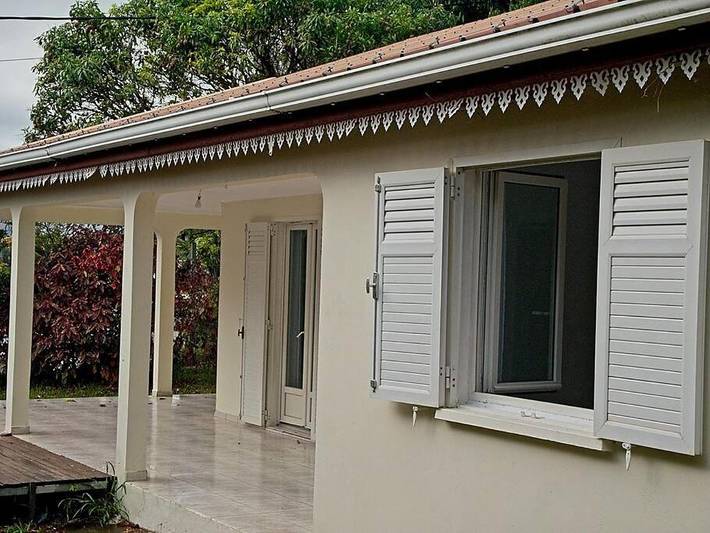 Location de vacances pour 6 personnes, avec vue et terrasse à Sainte-Suzanne