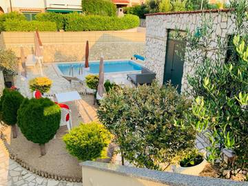 Ferienwohnung für 2 Personen, mit Garten und Pool sowie Ausblick in Punat
