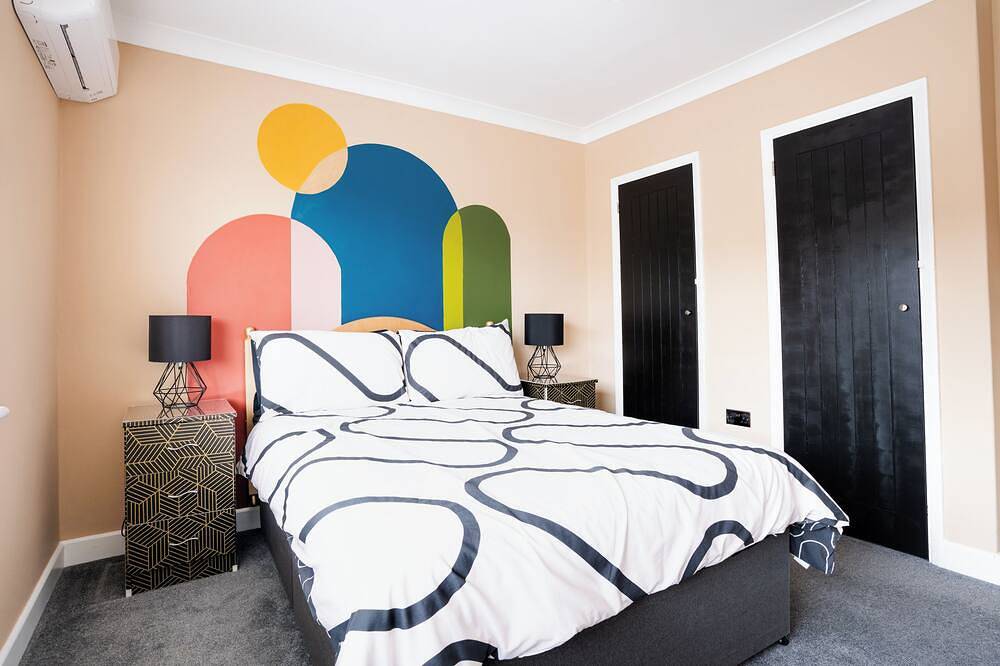 Retro Margate Getaway | Sleeps 6 | 10 Minute Walk to Beach & Old Town in Botany Bay, Kent