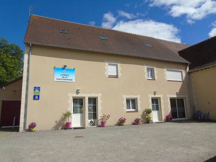 Chambre d’hôte pour 12 personnes, avec jardin et vue à Neuvy-Saint-Sépulchre