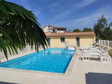 Gîte pour 10 personnes, avec jardin et bassin pour enfant ainsi que vue et piscine dans Vagos