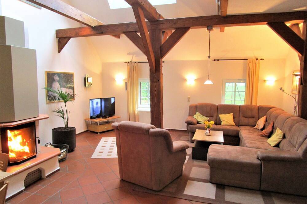 Großzügig gestaltete Ferienresidenz für 6 Pers. mit Pool-u. Sauna- mitnutzung in Stadland, Nordseeküste