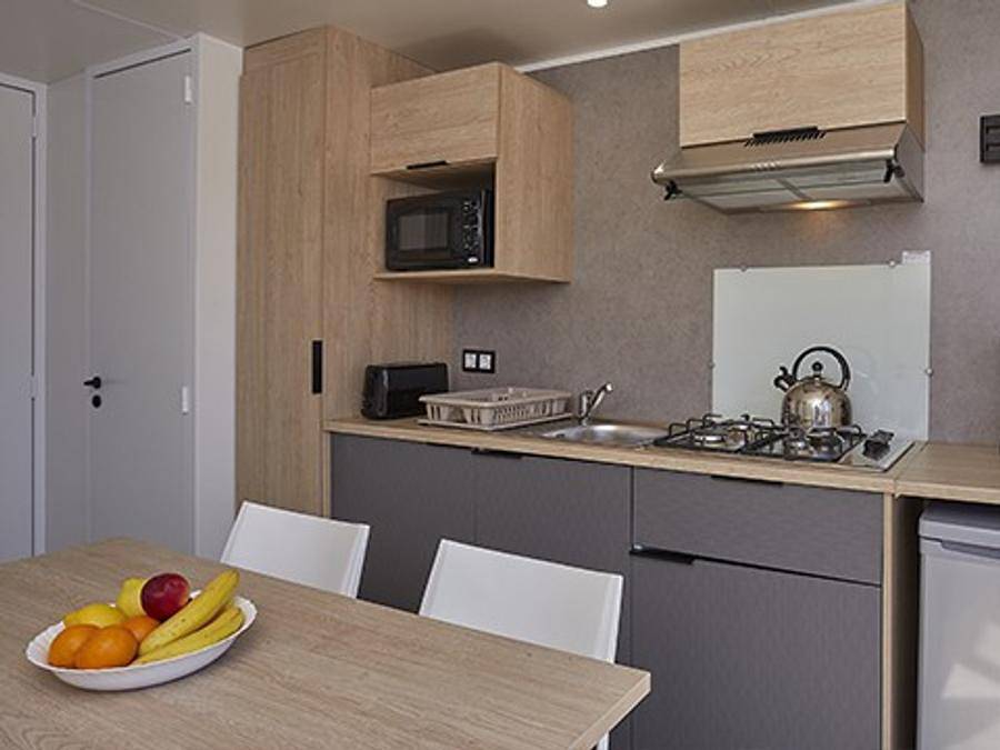 Camping Marvilla Parks - Les Gorges de Provence - Chalet 6 personen - Chalet | Comfort | 3 Zi. | 4/6 Pers. | Klim. in Montagnac-Montpezat, Regionaler Naturpark Verdon