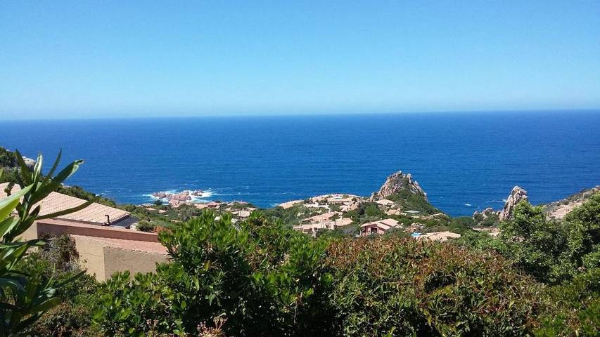 Casa vacanza per 4 persone, con panorama e piscina nonché giardino in Costa Paradiso