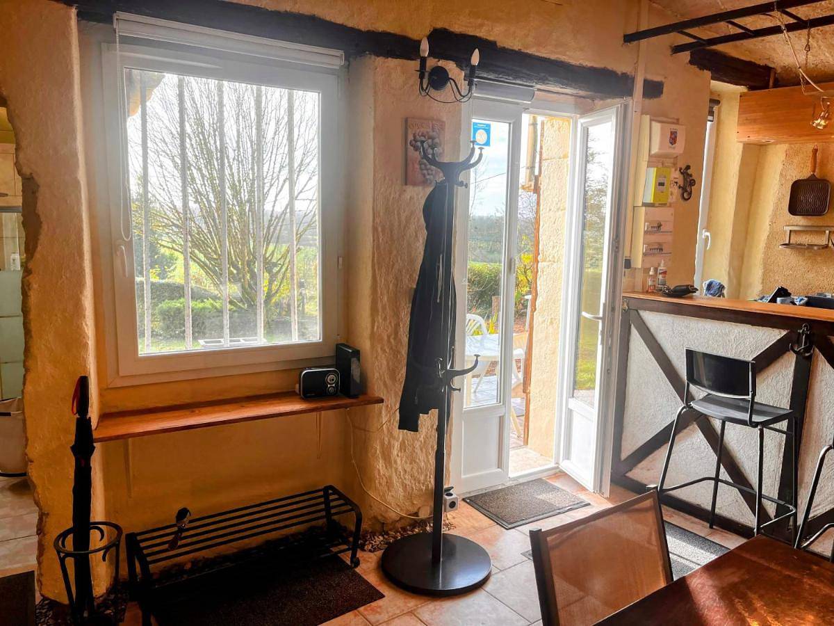 Two-Bedroom House in Luynes, Région de Tours