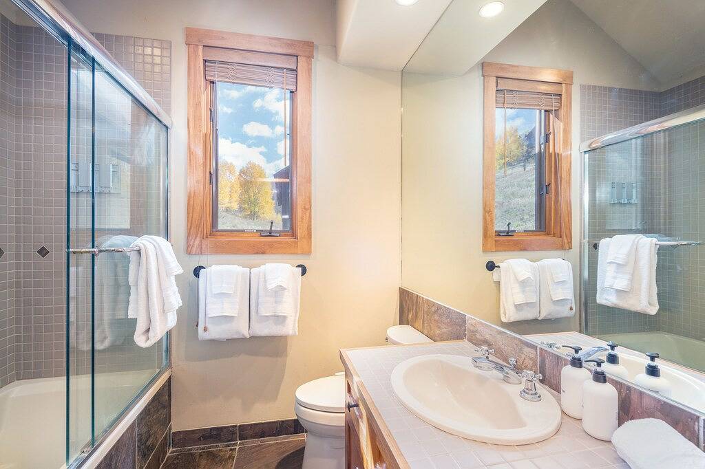 Ganze Wohnung, Ski In/Out/Lifts 1&10 steps awaytrue 2Br/2Ba+Loft+Attached Heated Garage+Balcony in Mountain Village, Telluride Ski Resort