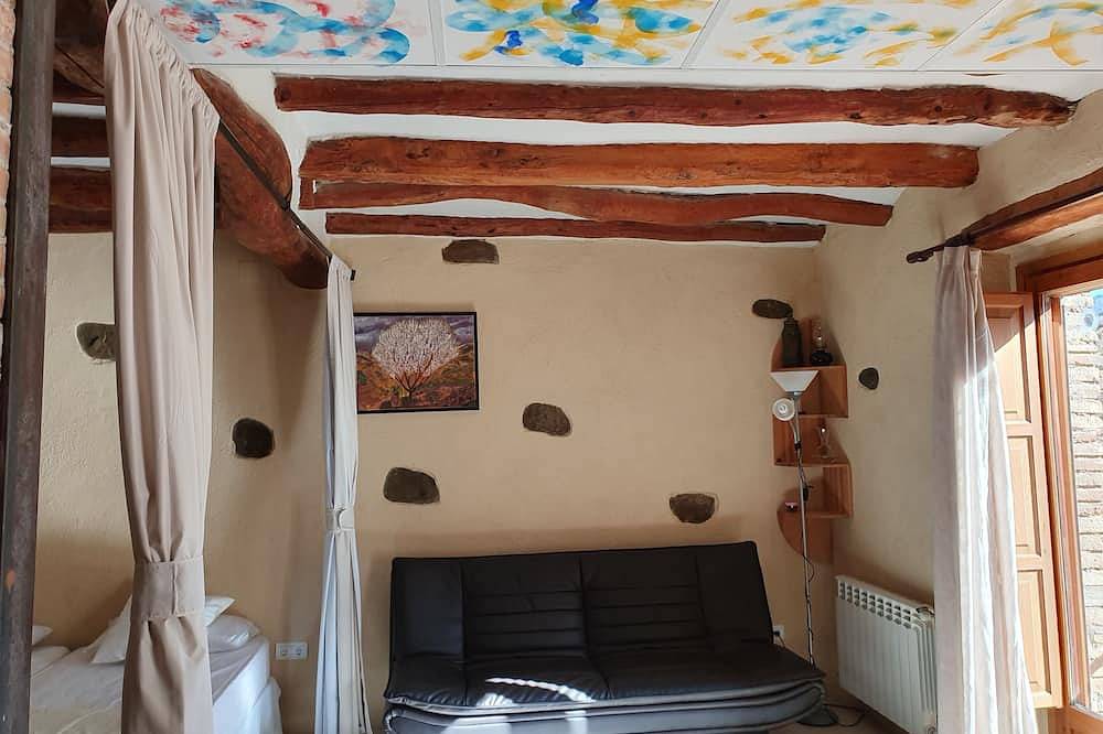 Apartamento entero, Apartmento Brown - espaciosa, original, fácilmente inundado de luz, in Torroja, Priorat