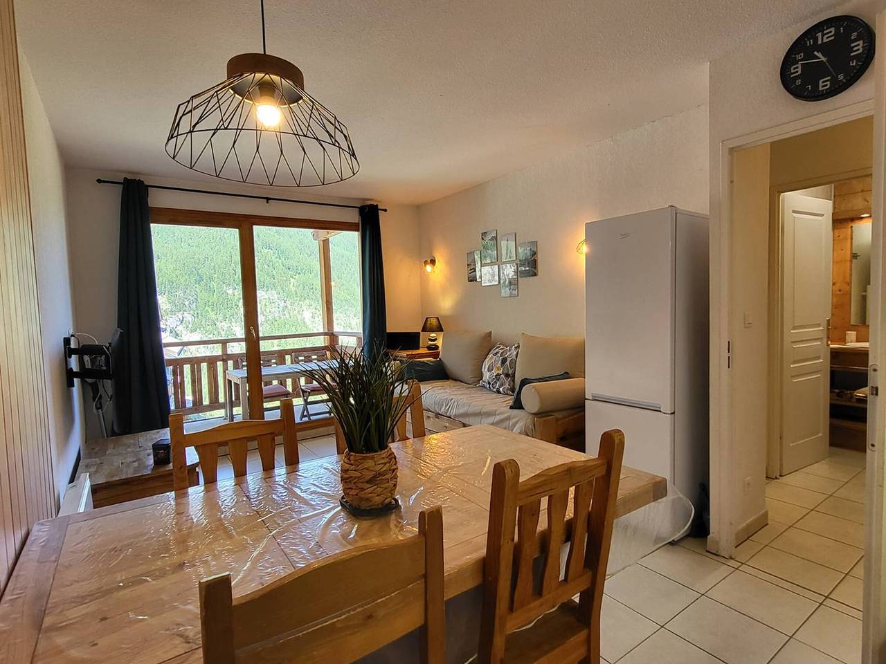 Entire apartment, Ski-in/Ski-out Apartment with Pool, 4/5 people, Les Orres 1800 in Les Orres, Écrins National Park