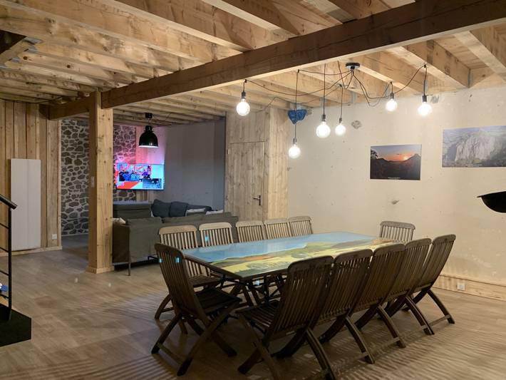 Gîte pour 12 personnes, avec terrasse à Rochefort-Montagne - 2