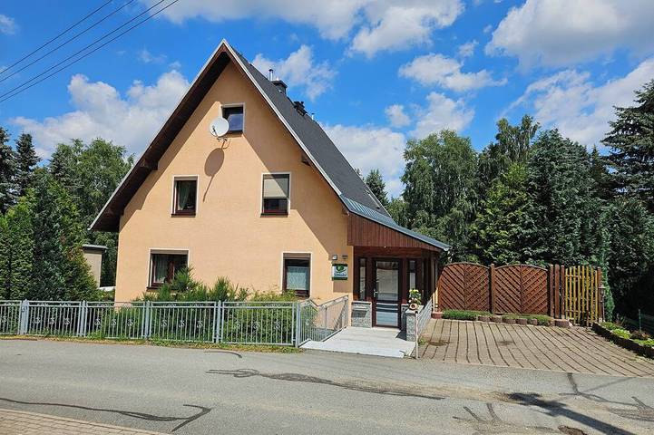 Ferienhaus für 8 Personen, mit Garten und Sauna