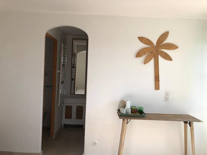 Location de vacances pour 2 personnes, avec Terrasse et Jardin ainsi que Piscine et Vue à Cucuron - 3