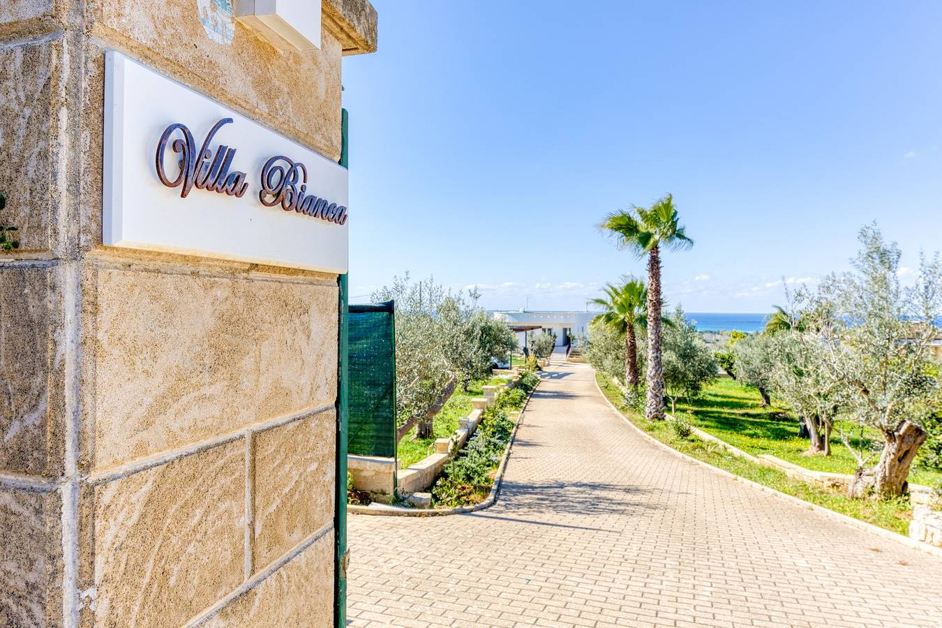 Appartamento intero, Appartamento 'Bianca' con vista mare, Wi-Fi e aria condizionata in Ugento, Golfo di Taranto