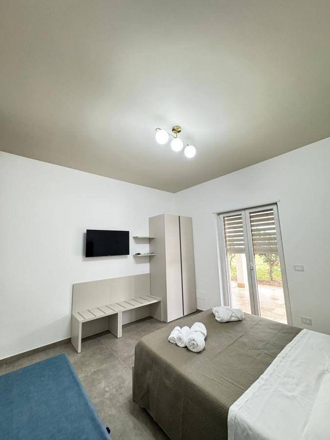 Location de vacances pour 4 personnes, avec jardin ainsi que vue et terrasse à Torre Santa Susanna - 2