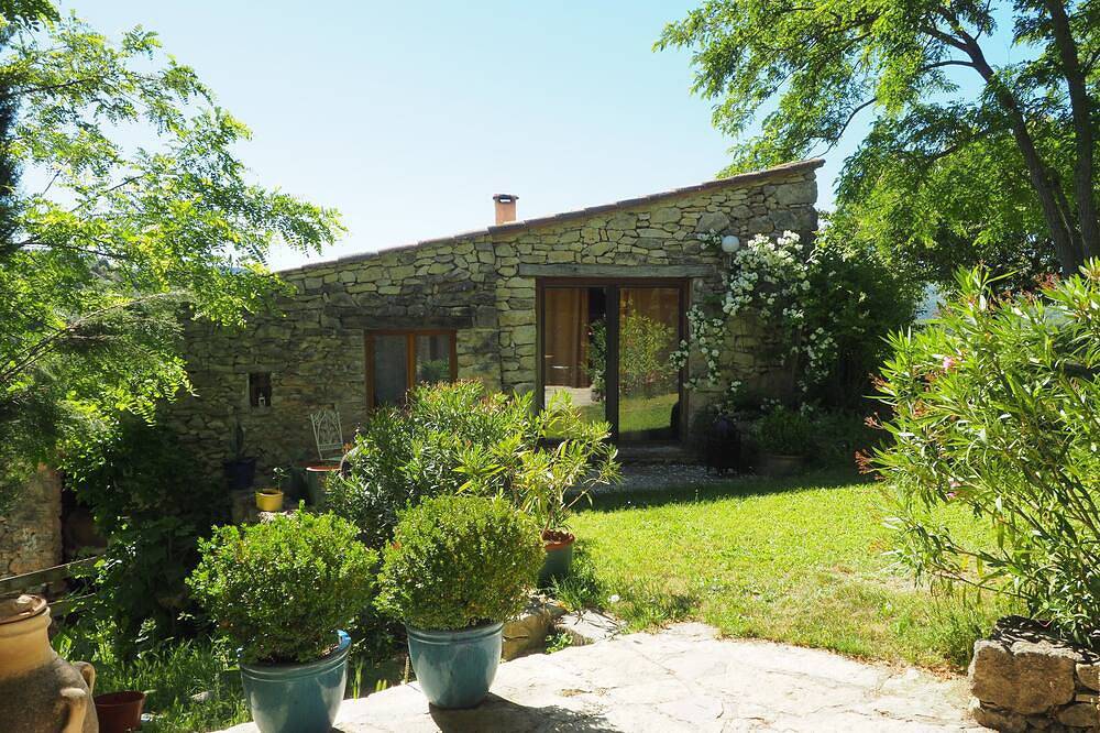 Gite La Savoye maison, jardin et terrasse dans le Luberon avec piscine privative in Saint-Michel-l'Observatoire, Parc naturel régional du Luberon