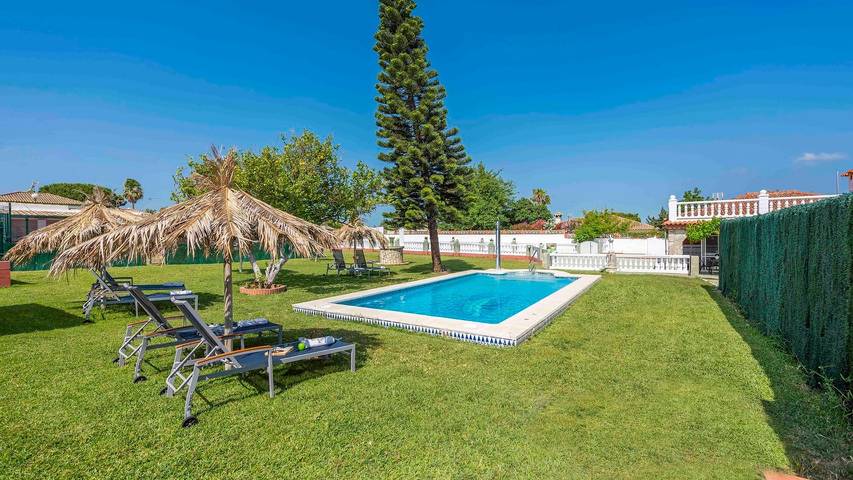 Chalet para 12 personas, con jacuzzi además de balcón/terraza y piscina, Se admiten mascotas en Provincia de Cádiz - 2