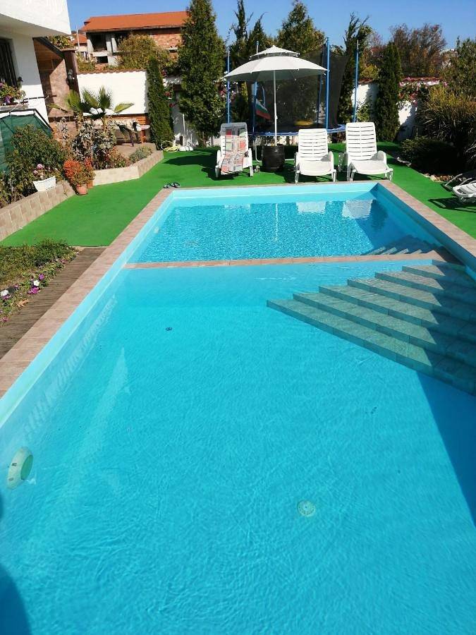 Villa pour 12 personnes, avec piscine ainsi que jardin et vue, animaux acceptés en Bulgarie - 2