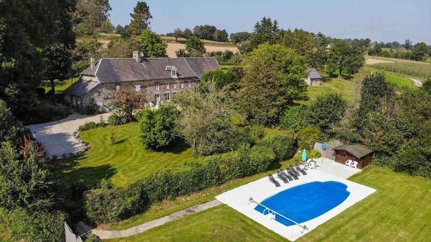 Location de vacances pour 14 personnes, avec Piscine à Hambye