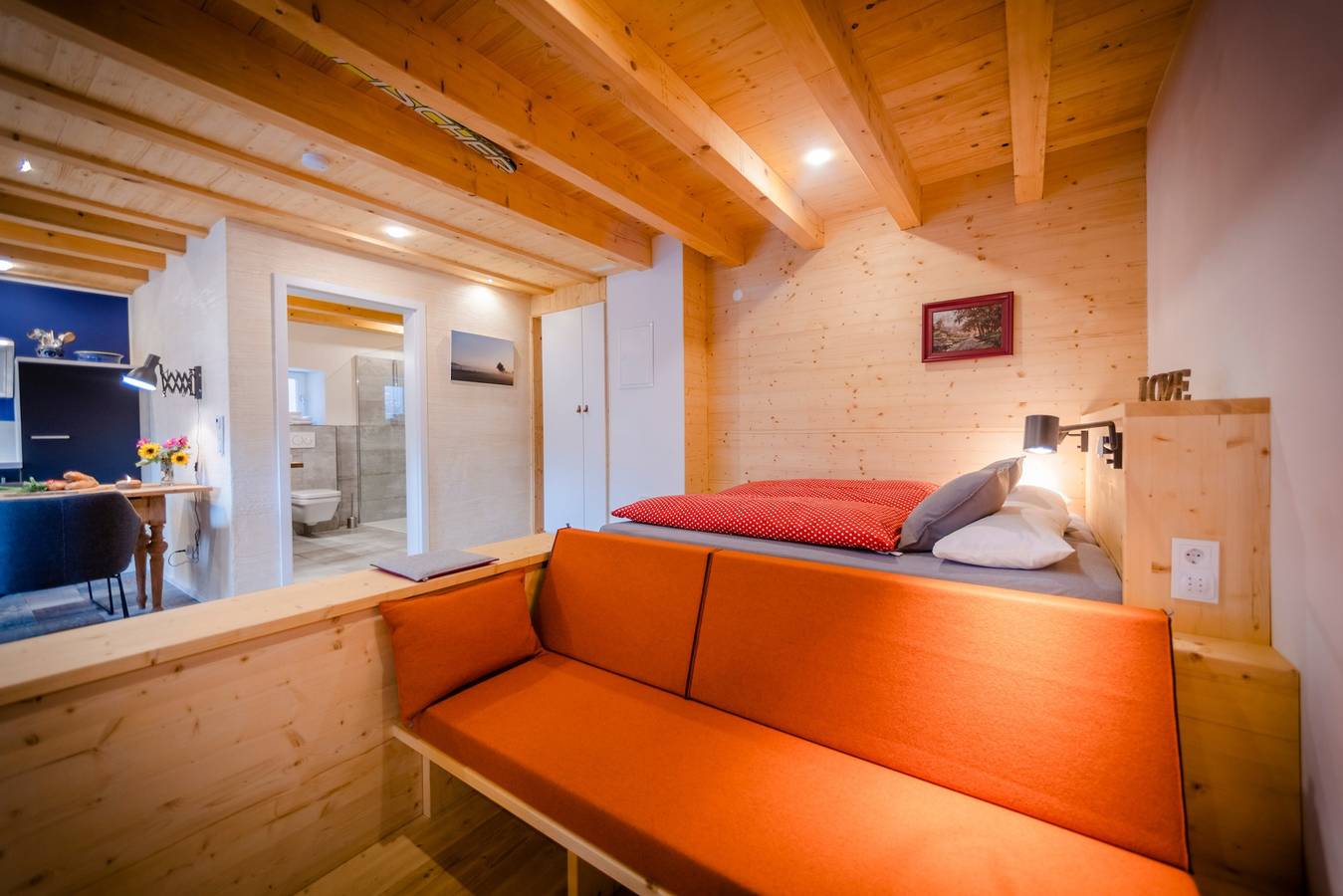 Ganze Wohnung, Ferienwohnung 'Biwak' mit privater Terrasse, Gemeinschaftsgarten und Wi-Fi in Inzigkofen, Region Bodensee-Oberschwaben