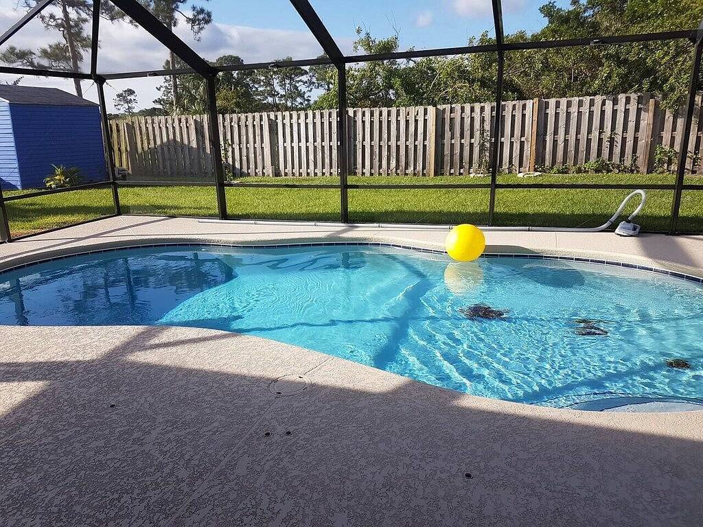 Cozy Port St Lucie getaway. Lanai Plus Private Heated Pool & Private Gardens in Port St. Lucie, St. Lucie County