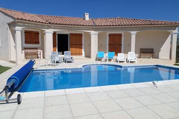 Cottage pour 6 personnes, avec terrasse et jardin à Neffiès