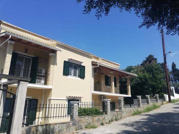 Διαμερίσματα διακοπών για 9 άτομα, με θέα και κήπο στο Νότο