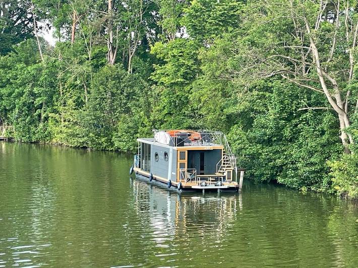 Führerscheinfreies mobiles Hausboot "My Way" auf der Mecklenburgischen Seenplatte in Südmüritz, Müritz