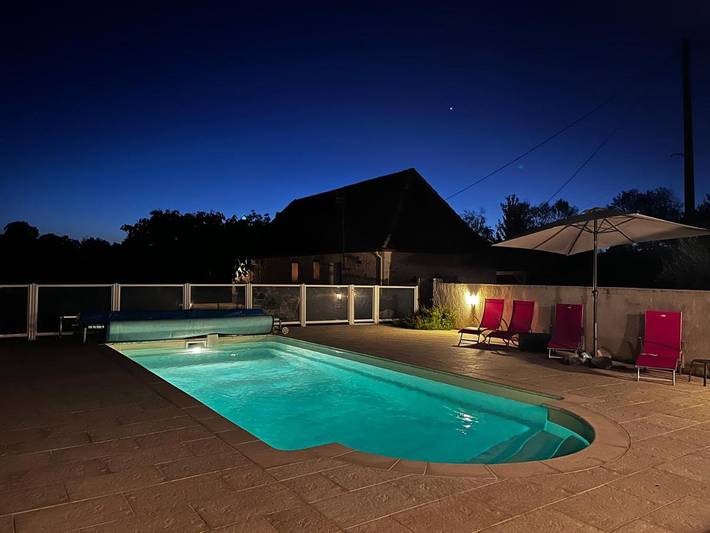 Location de vacances pour 9 personnes, avec jardin ainsi que piscine et vue à Sainte-Sabine-Born