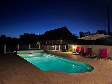 Gîte pour 9 personnes, avec jardin ainsi que vue et piscine à Sainte-Sabine-Born