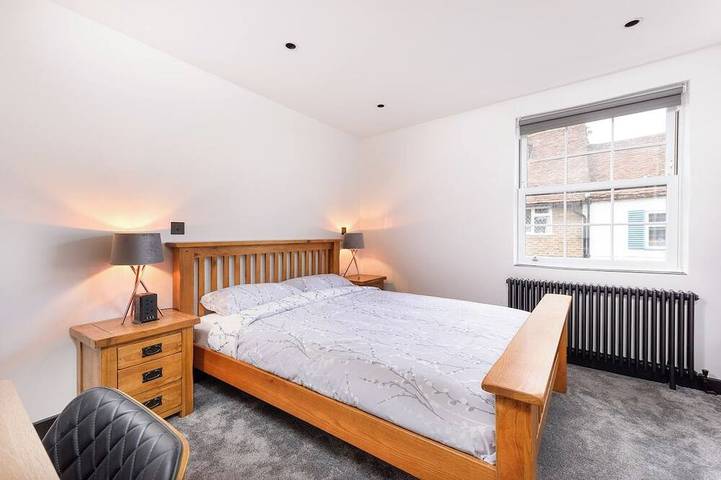 A stylish Modern 200 Year Old - 2 Bedroom cottage! in Redbourn, Hertfordshire