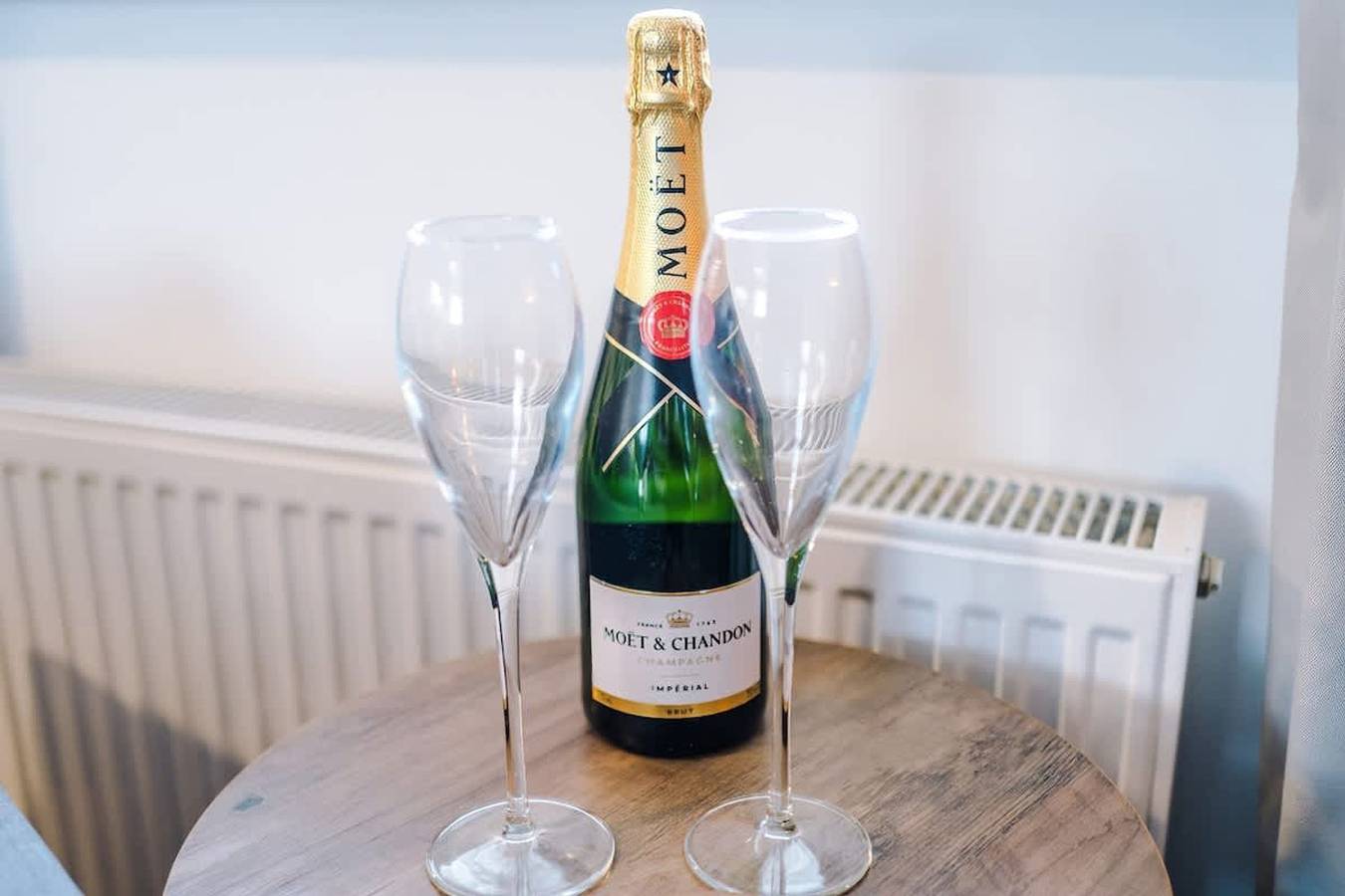 Entire apartment, New  Stunning Flat  Perfect for Business  sleeps 3 in Crewe, Cheshire East