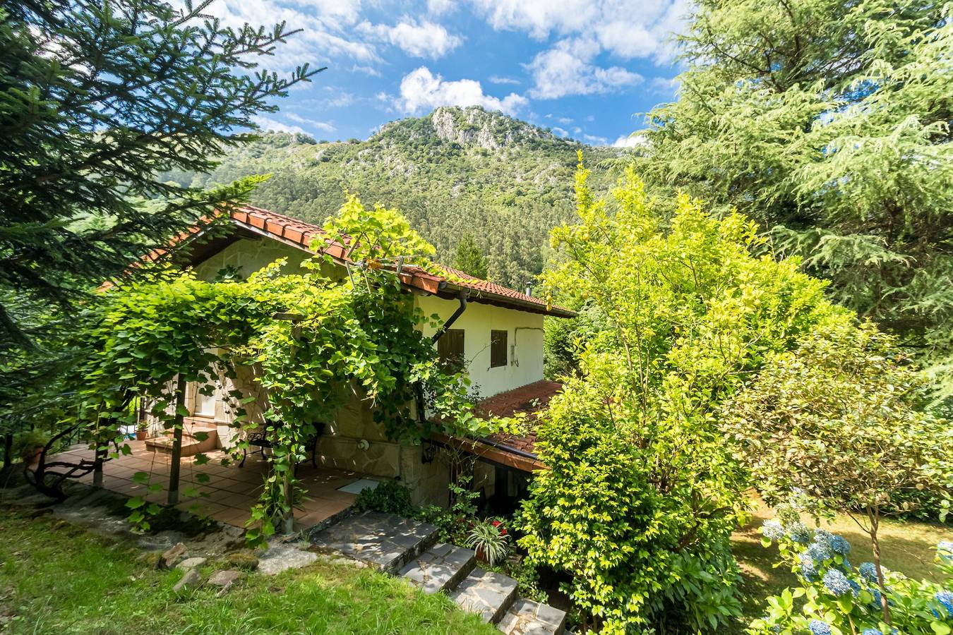 Holiday Home 'Las Rozas' with Mountain Views and Wi-Fi in Puente Viesgo, Cantabrian Coast