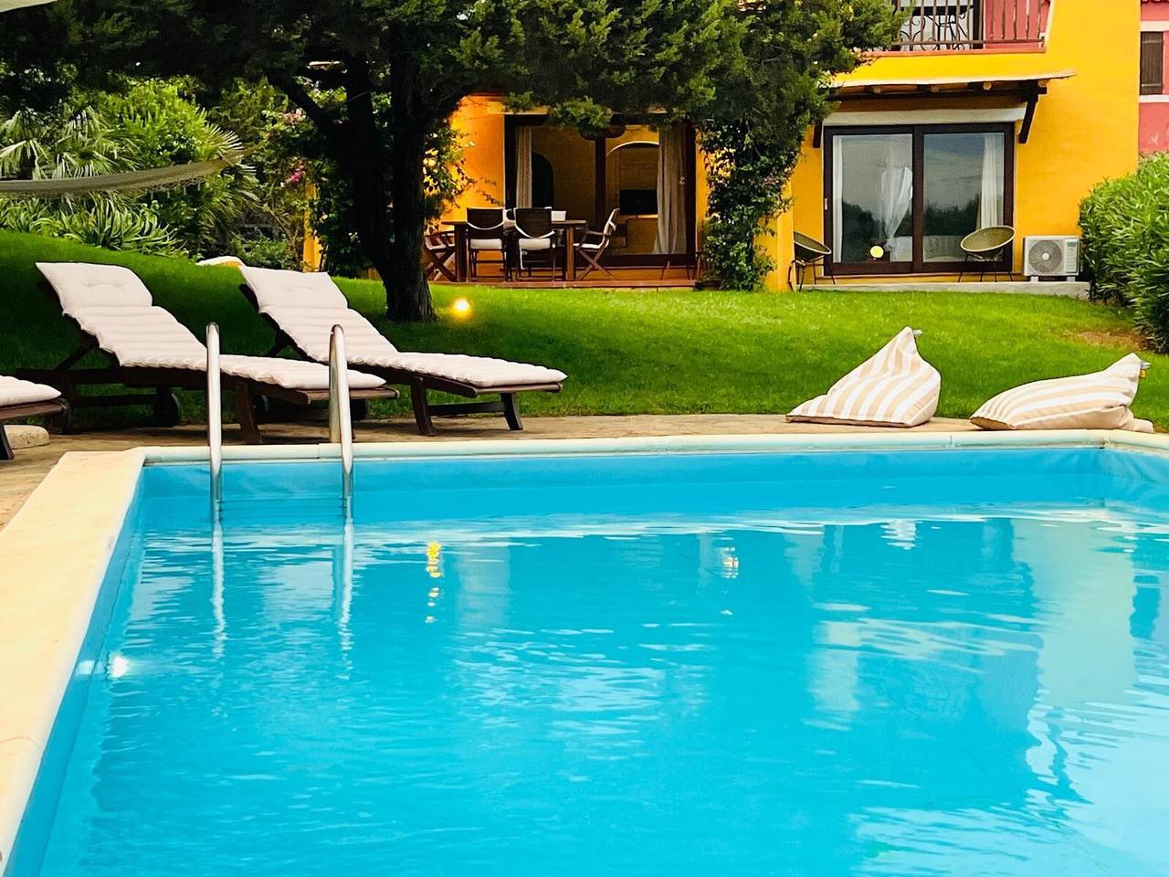 Villa 'Sole' mit privatem Pool, Wlan und Klimaanlage in Stagno di Casaraccio, Punta De Su Turrione