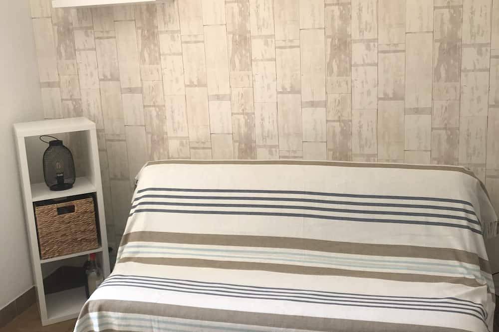 Geheel appartement, Les Lecques - Garden Studio 3 Mn Walk From The Beach+Parking+Tennis in Les Lecques, Saint-Cyr-sur-Mer