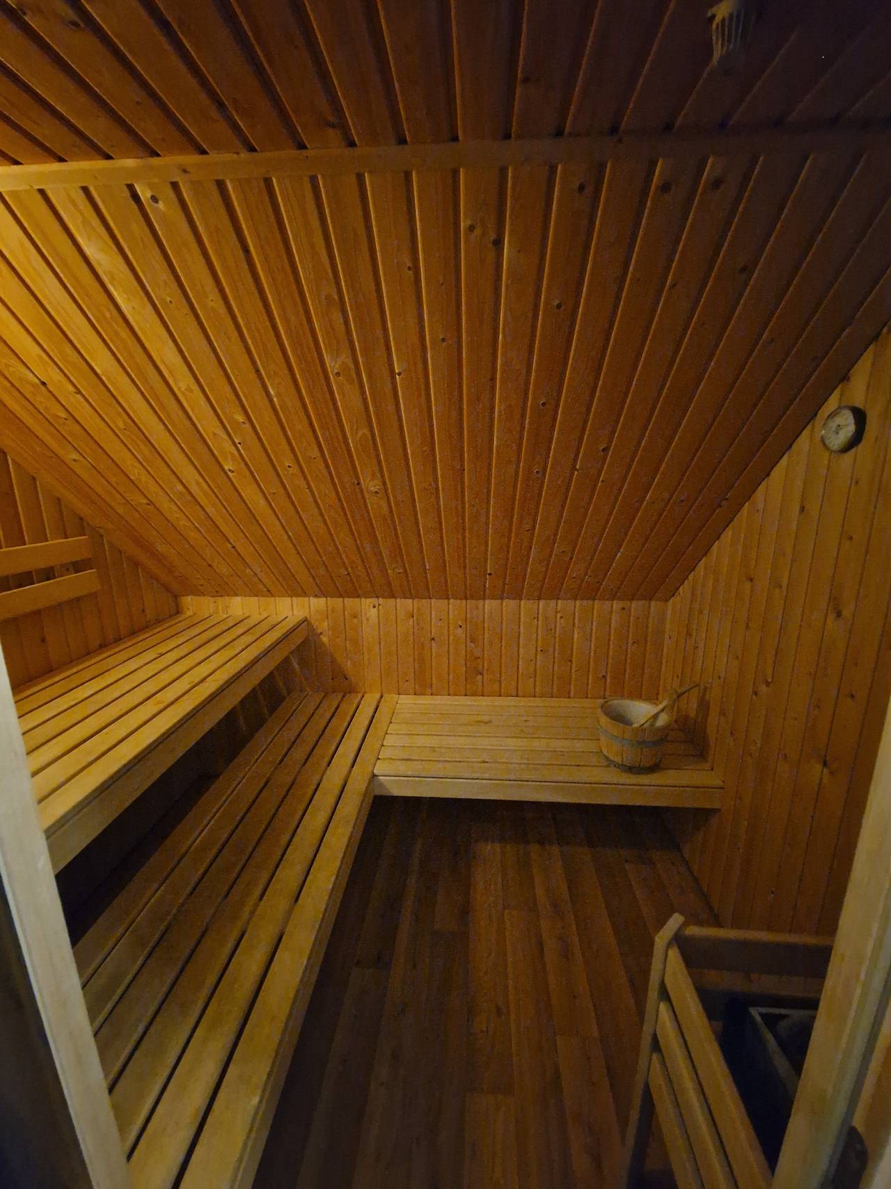 Vakantiepark 't Broeckhuys — 6 - Persoons Forest 117 Sauna Bungalow  in Betuwe